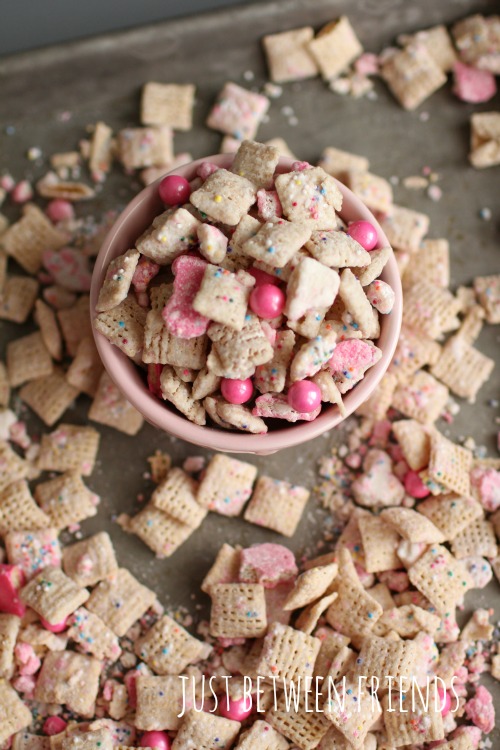 frosted-animal-cookie-muddy-buddies